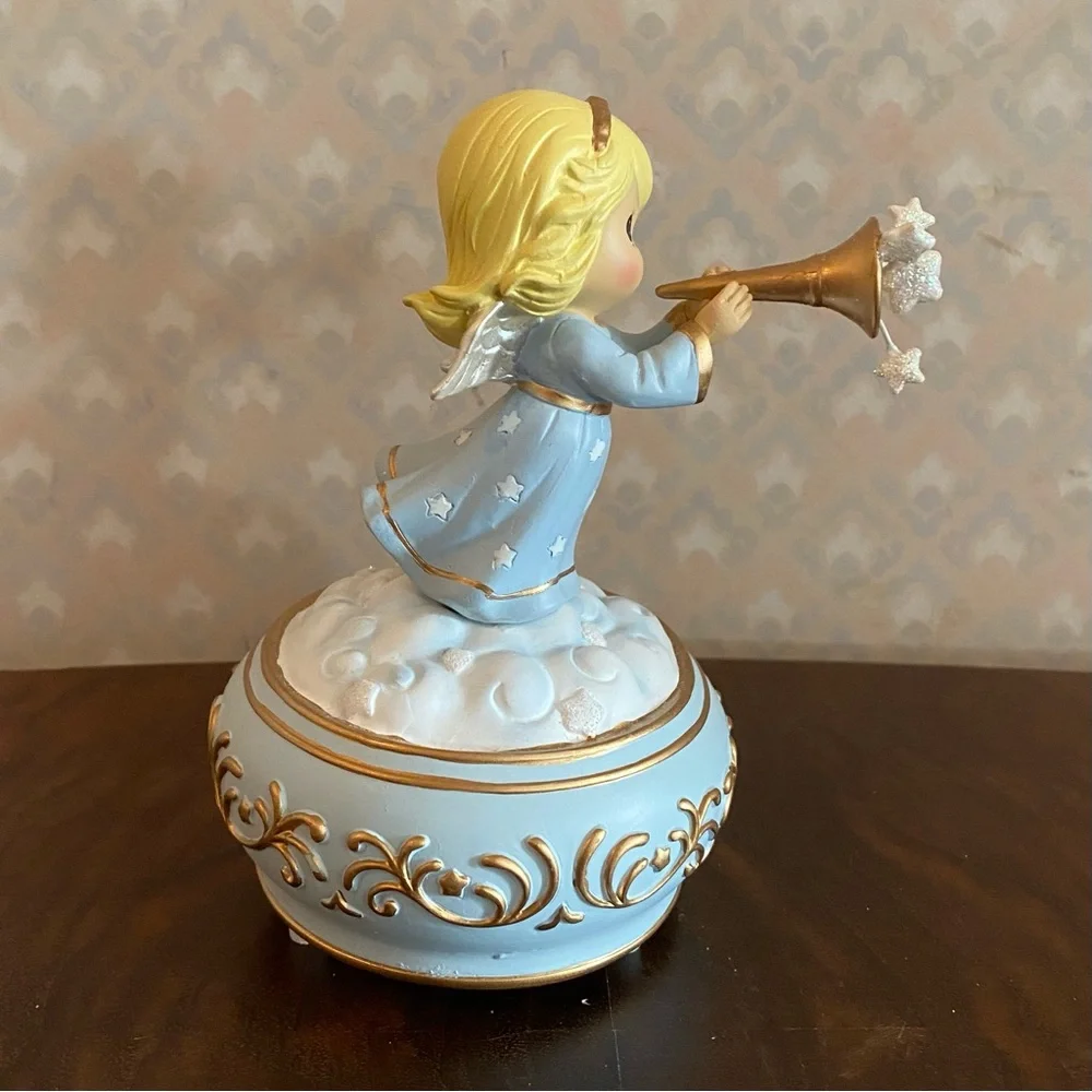Precious Moments Trumpeting Angel Musical - Picture 5 of 8